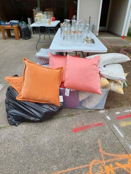 Photo of free Variety of Throw Pillows (Daly City) #1