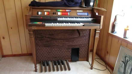 Photo of free Electric Organ (Northern Myrtle Creek) #1