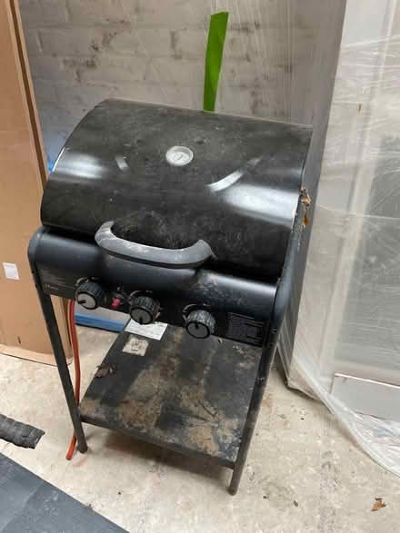 Photo of free Gas bbq - great quality just needs a clean (Tooting SW17) #1