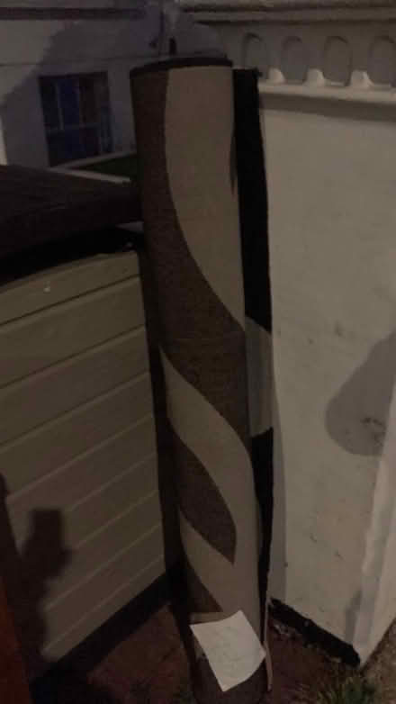 Photo of free Patterned large rug (West Kensington SW6) #1