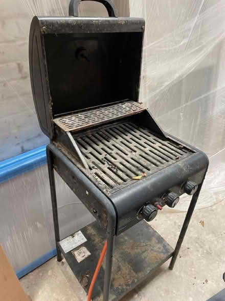 Photo of free Gas bbq - great quality just needs a clean (Tooting SW17) #2