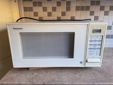 Photo of free Microwave (Harrogate HG2) #1