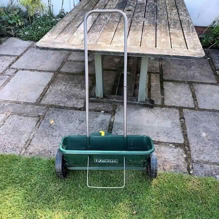 Photo of free Lawn fertiliser spreader (Marcham OX13) #1