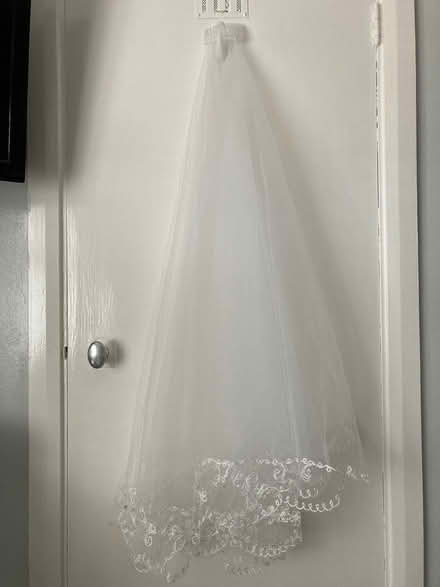 Photo of free White bridal vail (NG5) #1