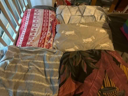 Photo of free 5 sets double bedding (Chessington KT9) #1