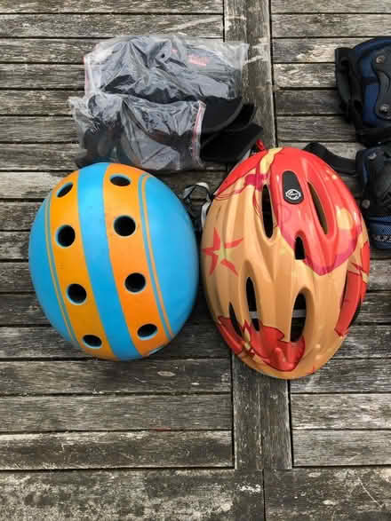 Photo of free helmets & skateboard protection (RH18) #2
