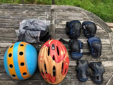 Photo of free helmets & skateboard protection (RH18) #1