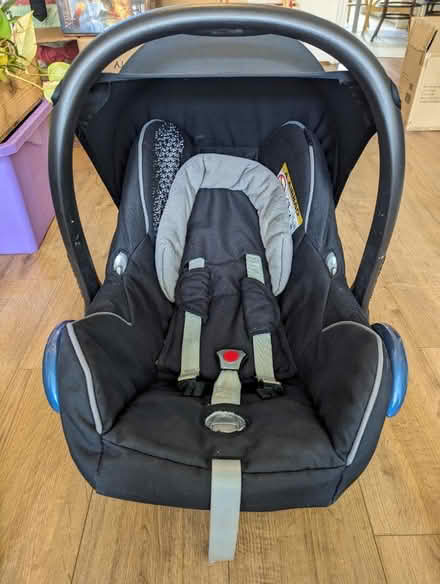 Photo of free Maxi Cosi car seat & isofix (Croydon CR0) #3