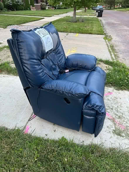 Photo of free power recliner - works (New Center/Metro Detroit Area) #2