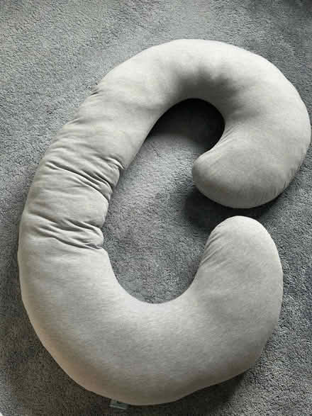 Photo of free Pregnancy and Maternity Pillow (Wokingham RG40) #1