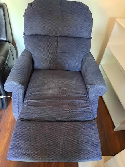 Photo of free Electric recliner chair (Ellesmere Port CH66) #2