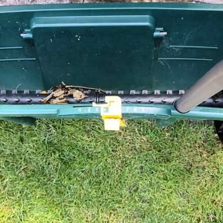 Photo of free Lawn fertiliser spreader (Marcham OX13) #2