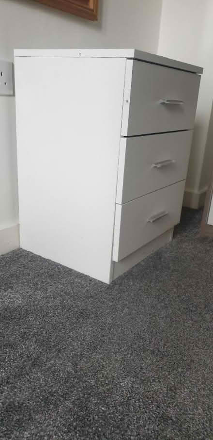 Photo of free White bedside cabinet (SK14 (Hyde)) #2