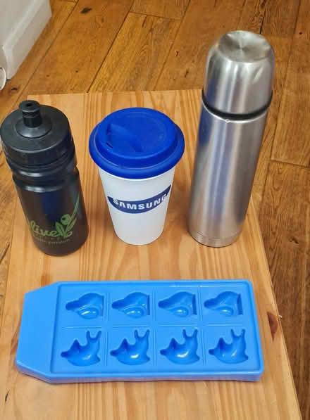 Photo of free Ice cube tray + random items (W7) #1