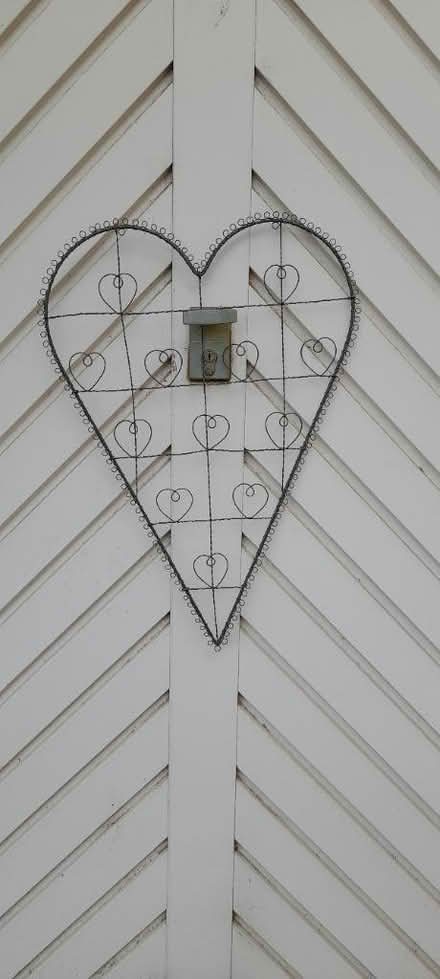 Photo of free Pretty wire photo holder/display (GU9) #1