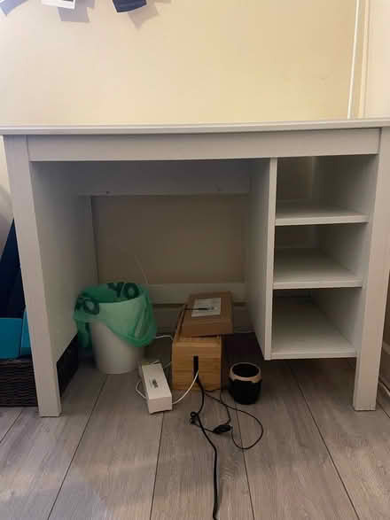 Photo of free White desk (Walthamstow) #2