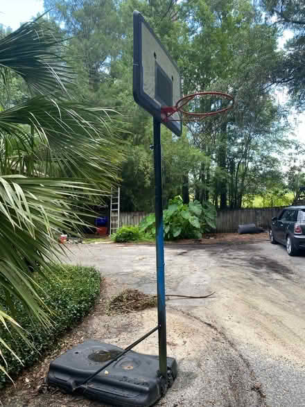 Photo of free Outdoor Basketball Hoop (West Gainesville) #1