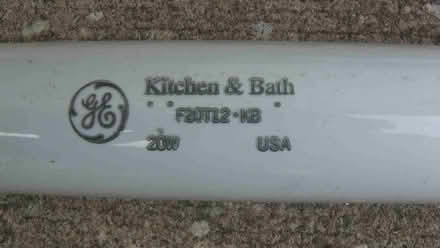 Photo of free fluorescent lamps (Eastbrook-Goldenrod) #4