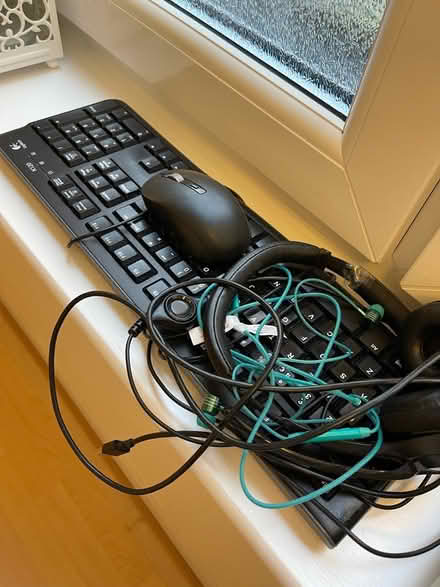 Photo of free Keyboard, headset and mouse (Hendon, NW4, Brent Street) #1