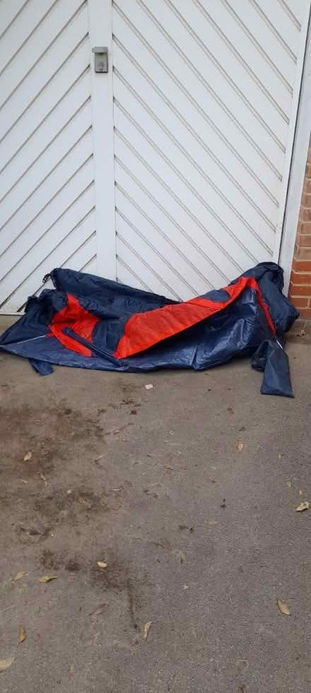 Photo of free Small sun/beach tent (GU9) #1
