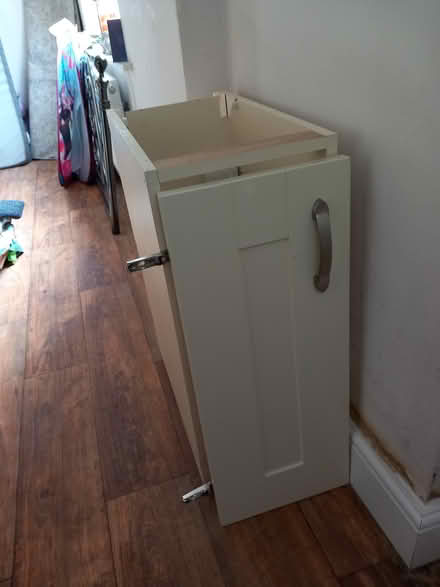 Photo of free Small kitchen base unit (Blunham) #2