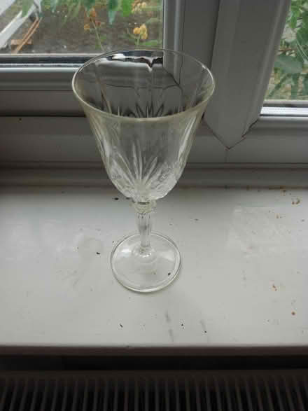 Photo of free 4 wine glasses (Salt, ST18) #2