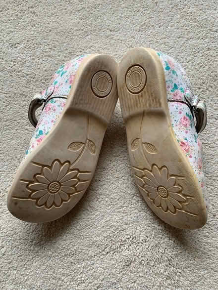 Photo of free Girls (children’s) shoes size 8.5F (Kelshall) #2