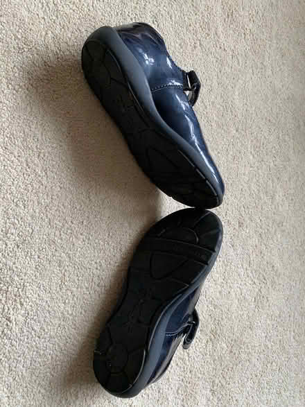 Photo of free Girls (children’s) shoes size 8.5F (Kelshall) #4