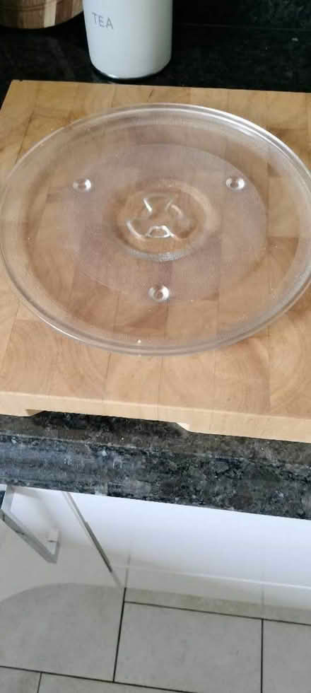 Photo of free Microwave glass plate. (Cefn Mawr LL14) #1