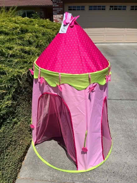 Photo of free Round princess castle (94086) #1
