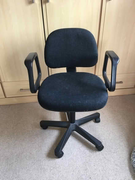Photo of free Office swivel chair (Tadmarton) #1
