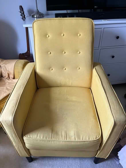 Photo of free Chair (Third line and QEW) #2
