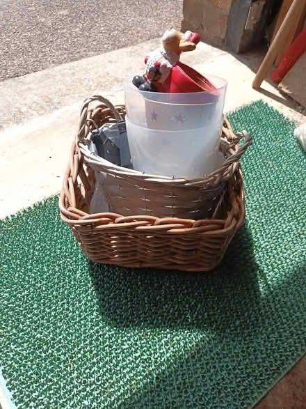 Photo of free baskets and orchid pots (Baldock, Clothall Common SG7) #1