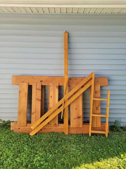 Photo of free Bunk bed frame (Poughkeepsie) #1