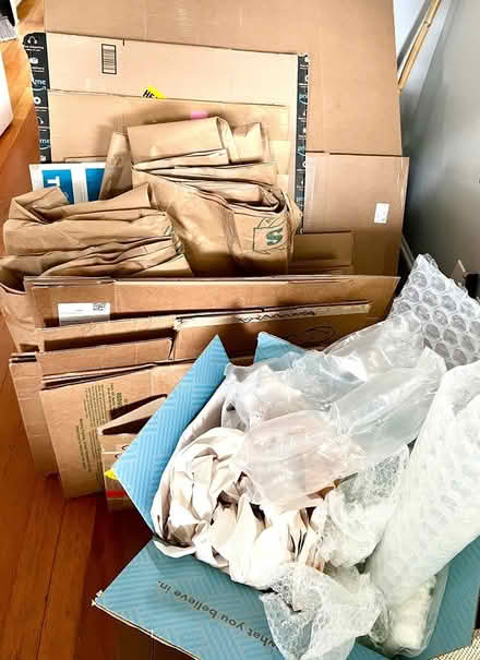 Photo of free moving boxes and packing material (Madrona) #1