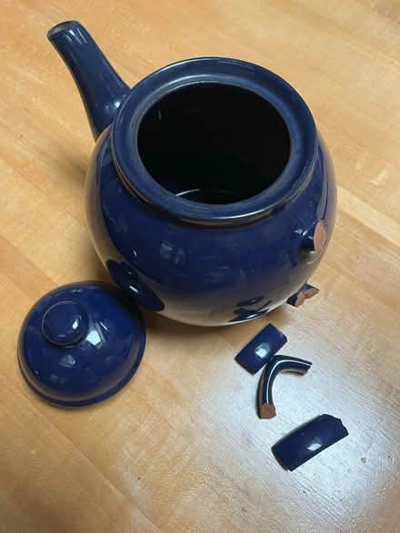 Photo of free 6 cup tea pot with Broken handle (near The Commons) #1