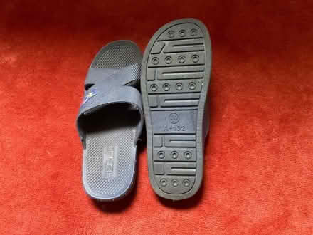 Photo of free Men’s size 7 or Eu 40 flip flops (Abingdon-on-Thames OX14) #1