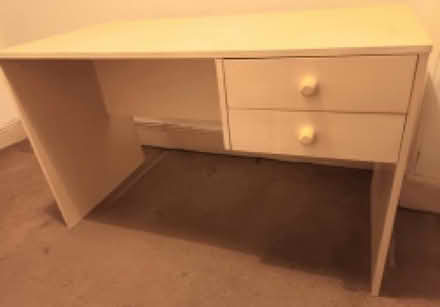 Photo of free White study desk (Fairfield L7) #1