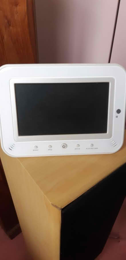 Photo of free digital photo displayer...no power supply (IP3) #1