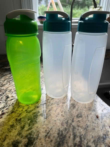 Photo of free Rubbermaid 20 oz bottles (Scarsdale/New Rochelle) #1