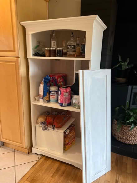 Photo of free White cabinet (98686) (Salmon Creek/Mt Vista (98686)) #1