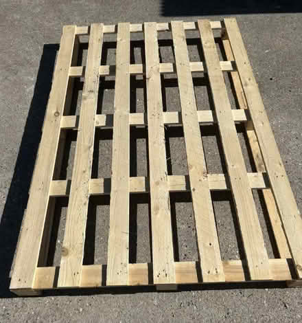 Photo of Large over sized pallets (West Ferry DD5) #1