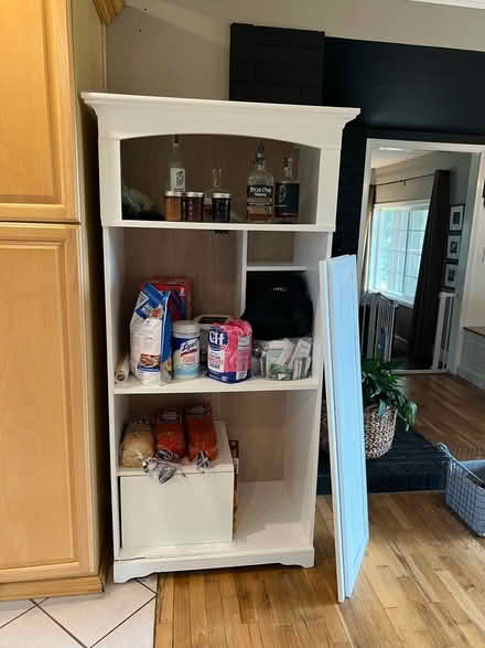 Photo of free White cabinet (98686) (Salmon Creek/Mt Vista (98686)) #2