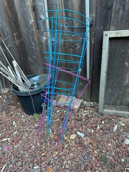 Photo of free 6 Vegetable/tomato cages (Redwood city) #2
