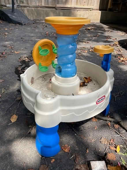 Photo of free Water Table (Colonial village dc) #1