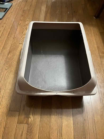 Photo of free Cat litter box (Erin Mills Pkwy / Mississauga) #1