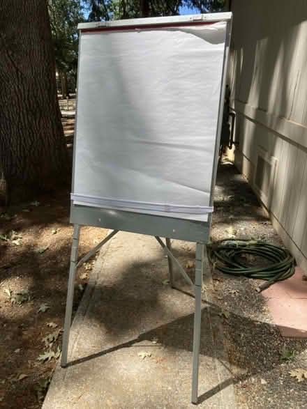 Photo of free Presentation easel & chart pad (Brunswick/Glenwood Basin) #3