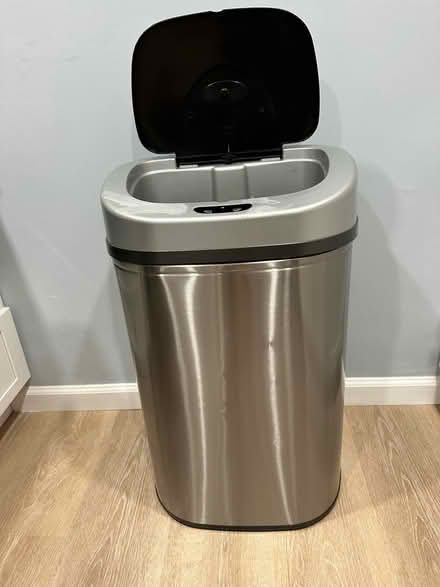 Photo of free 21 gallon electronic trashcan (Washington, DC) #1