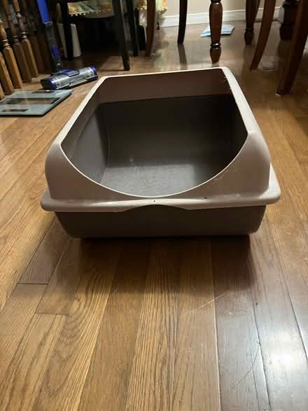 Photo of free Cat litter box (Erin Mills Pkwy / Mississauga) #2