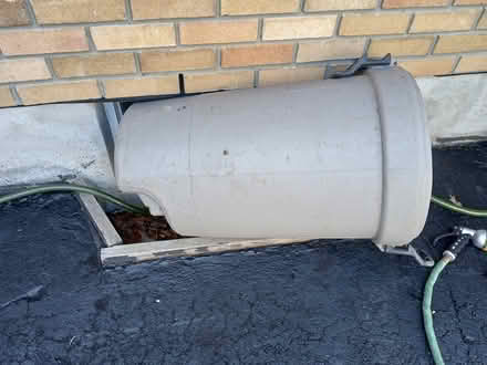 Photo of free Trash bin - missing wheels and lid (Alta vista) #2